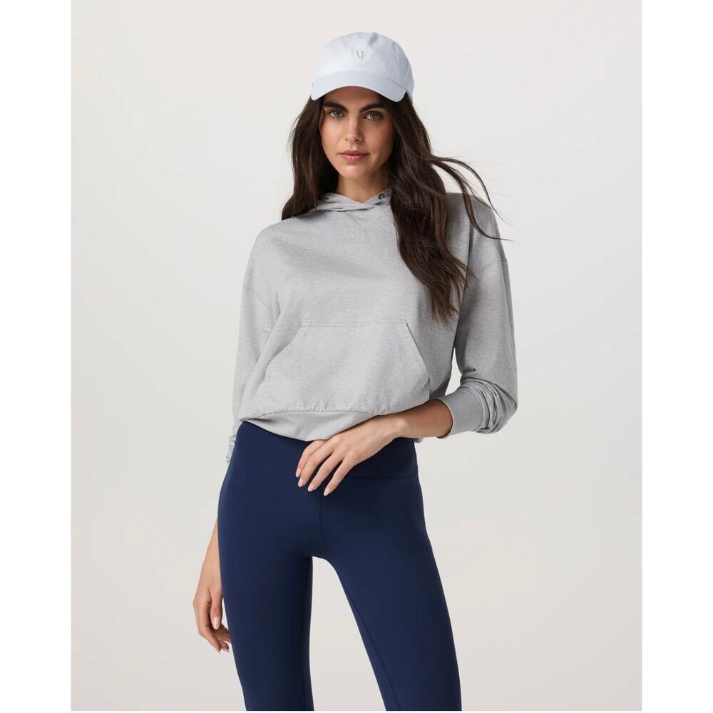 Vuori Halo Modern Pullover Hoodie Women’s Medium Pale Gray DreamKnit Athleisure